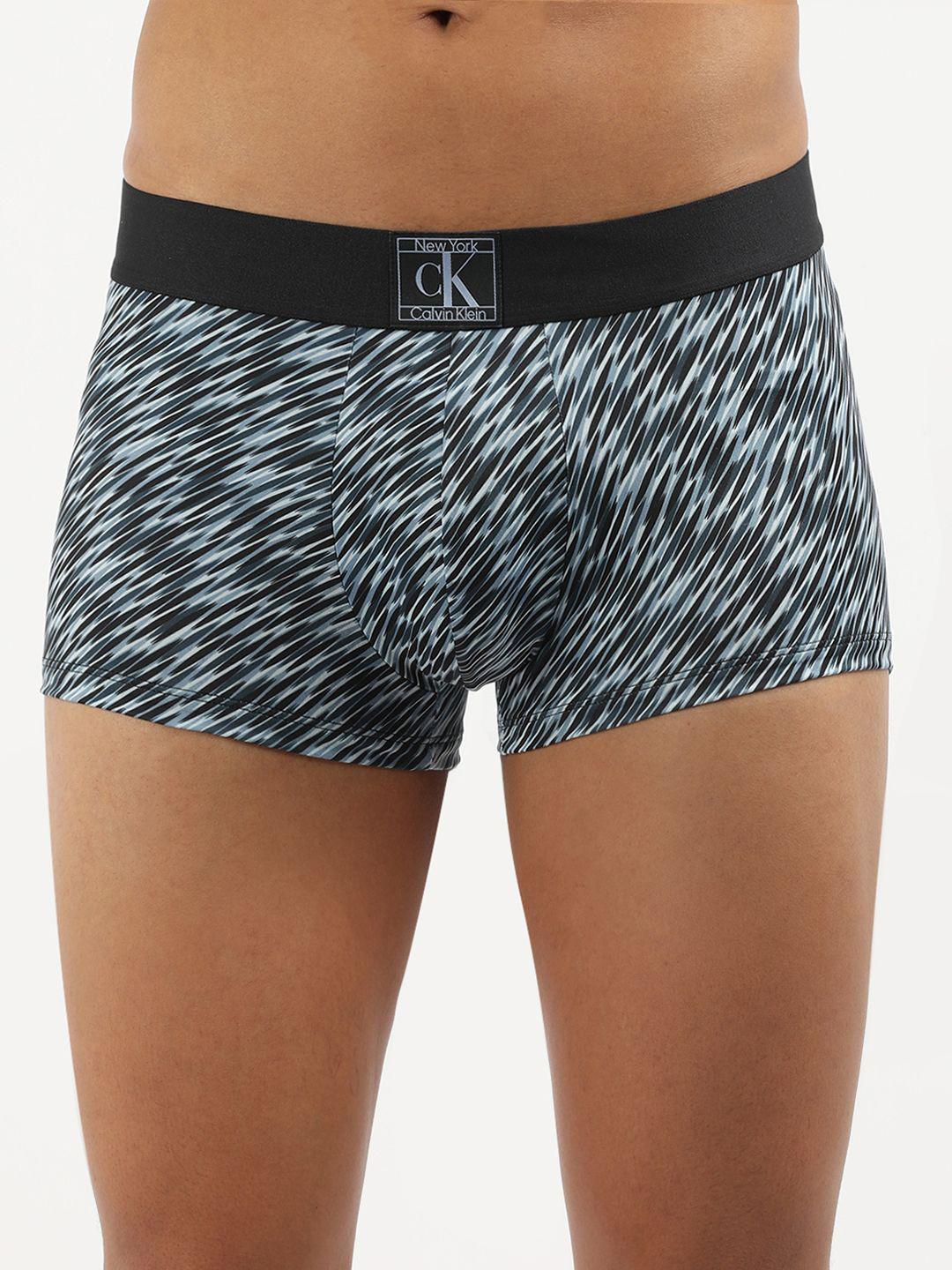 

Calvin Klein Underwear Men Printed Low Rise Breathability Trunks NB4079PD4, Blue