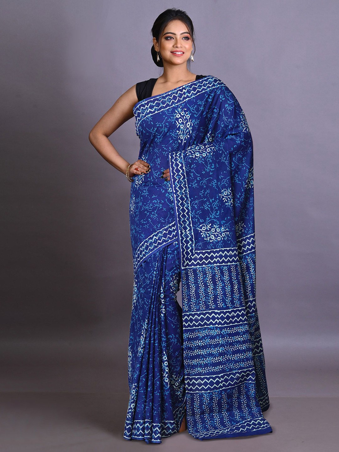

Unnati Silks Floral Pure Cotton Handloom Block Print Saree, Navy blue
