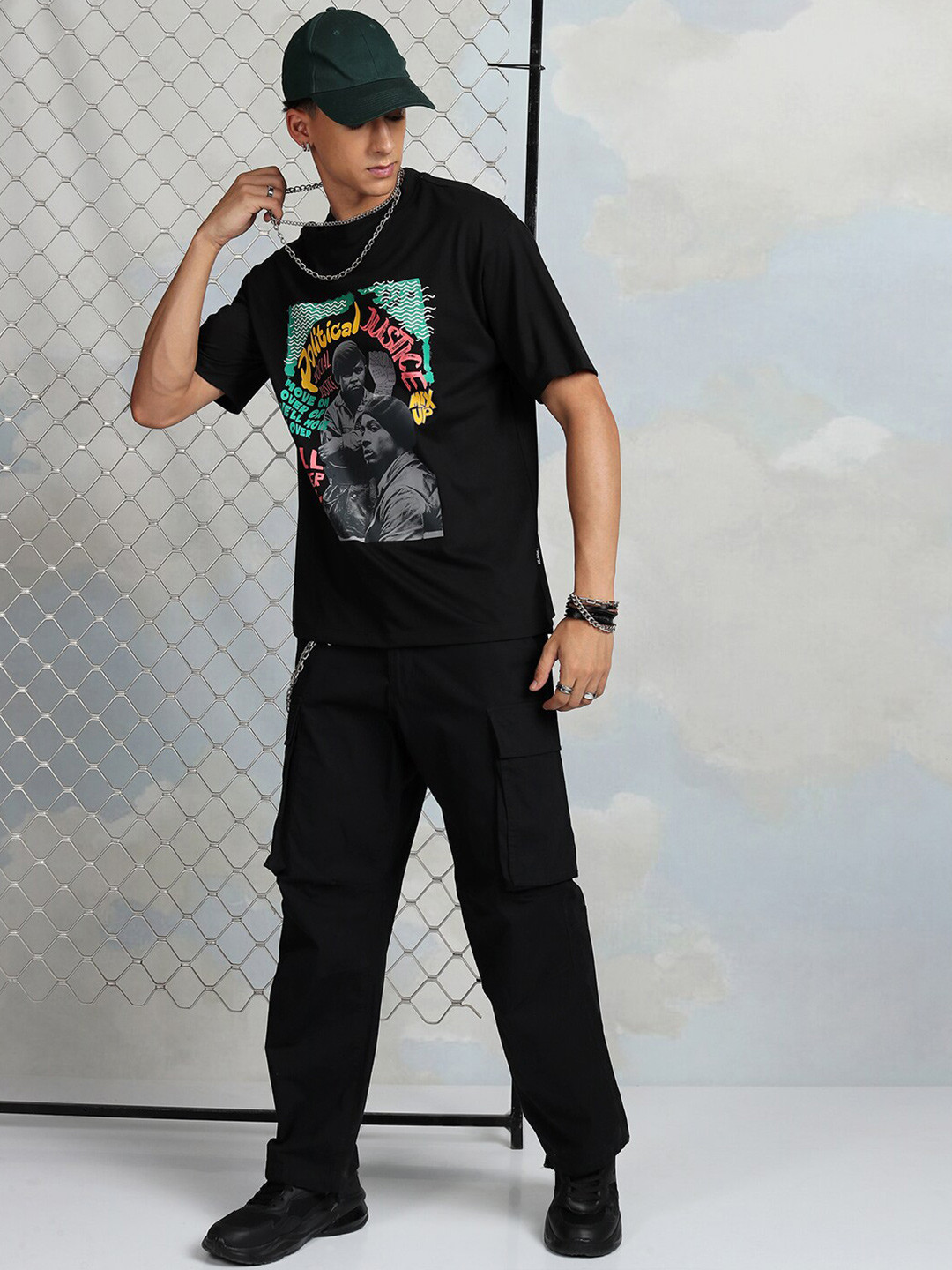 

HIGHLANDER Relaxed Fit Graphic Printed Drop-Shoulder Sleeves T-shirt, Black