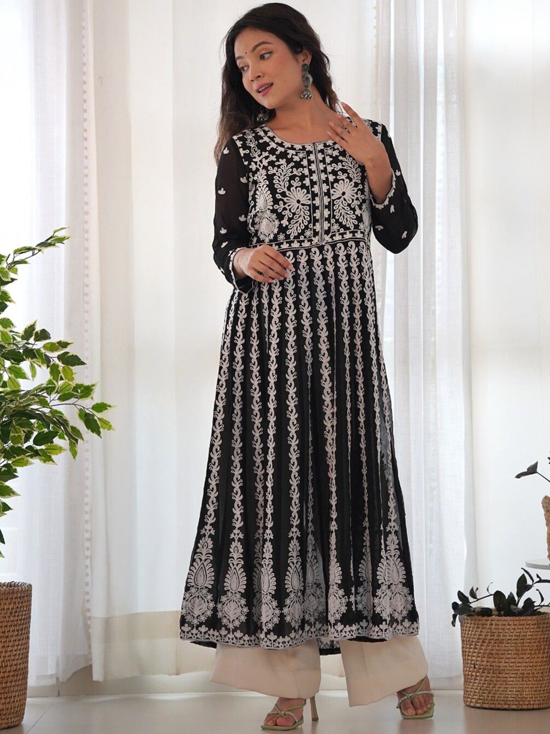 

GoSriKi Geometric Embroidered Round Neck Thread Work Anarkali Kurta, Black
