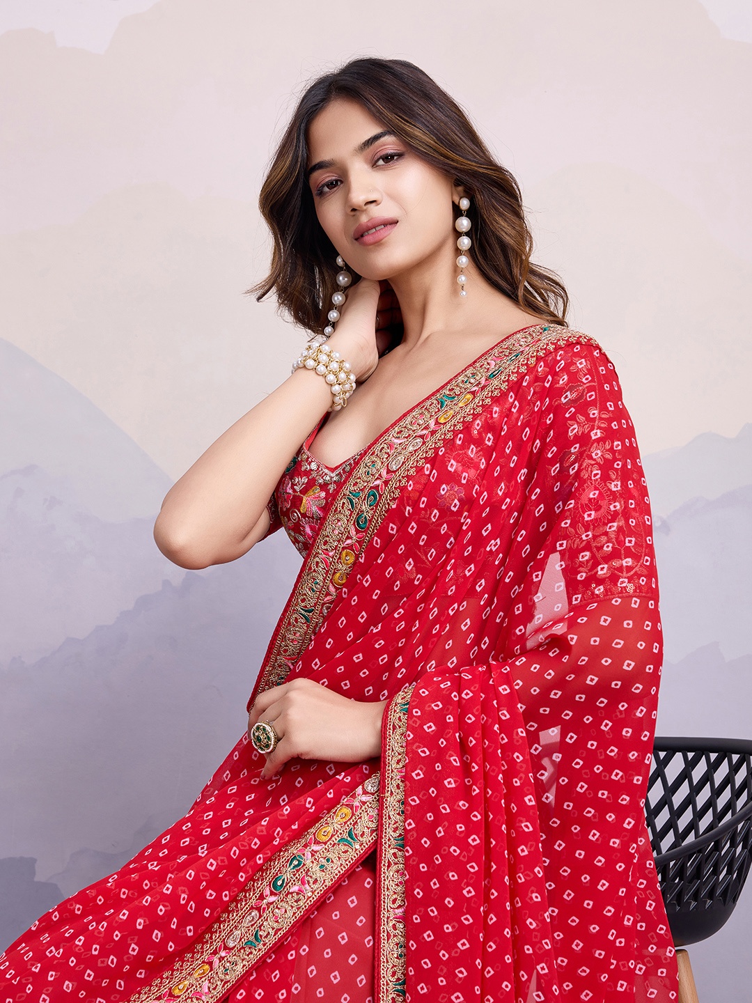

VAIRAGEE Bandhani Sequinned Poly Georgette Saree, Red