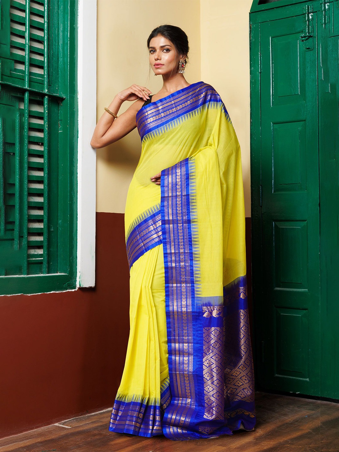 

Unnati Silks Woven Design Pure Cotton Handloom Gadwal Saree, Yellow