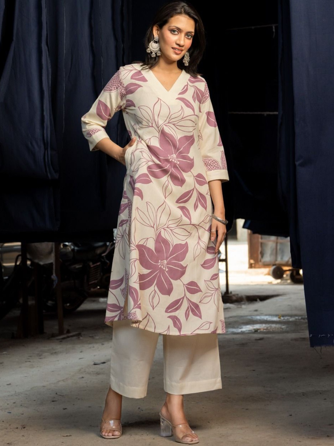 

INDYES Women Floral Printed Regular Pure Cotton Kurta with Palazzos, Mauve