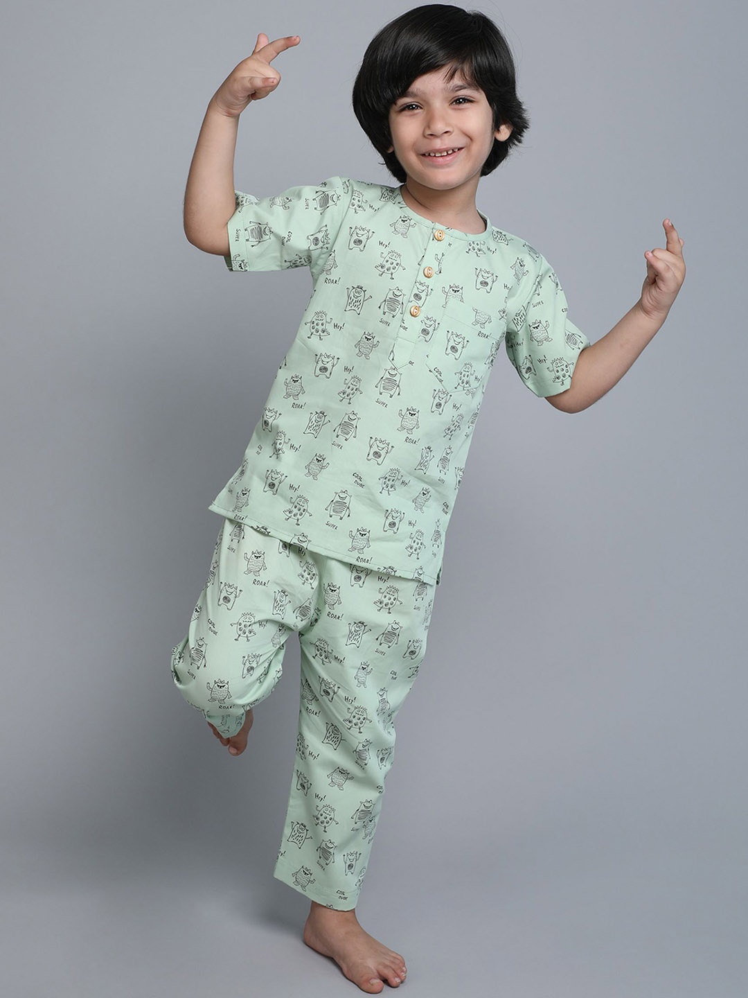 

Little Clothings Boys pure cotton Printed Night suit, Green