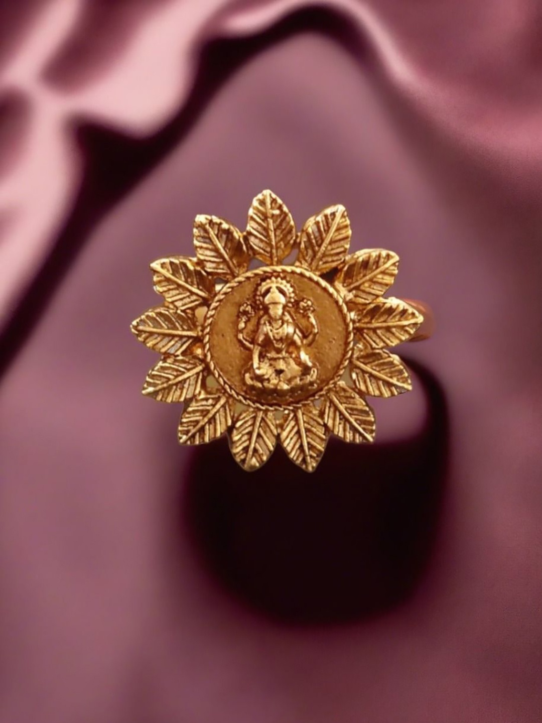 

Pihtara Jewels Gold-Plated Finger Ring