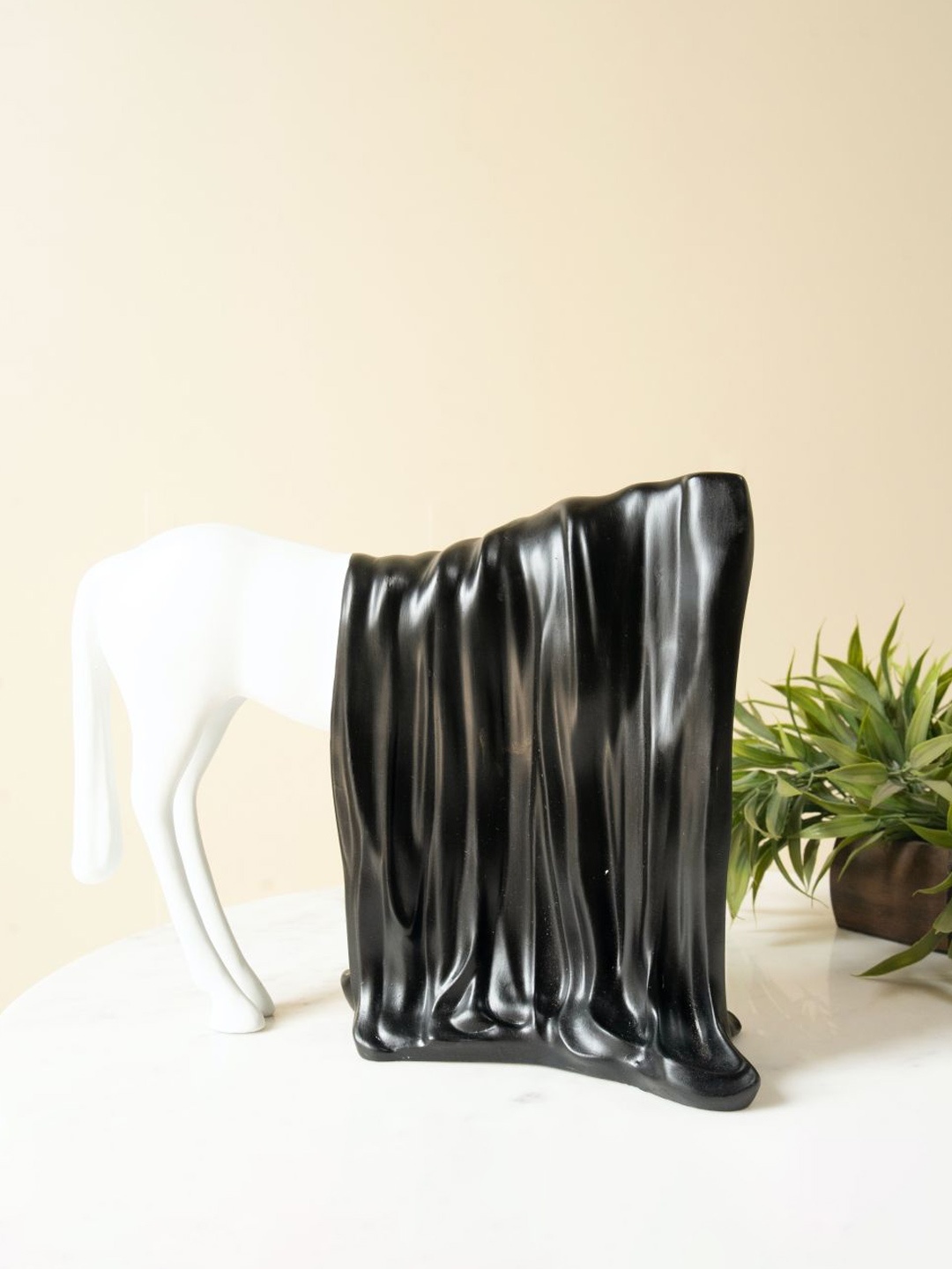 

ArteCasa White & Black Figurine Showpiece