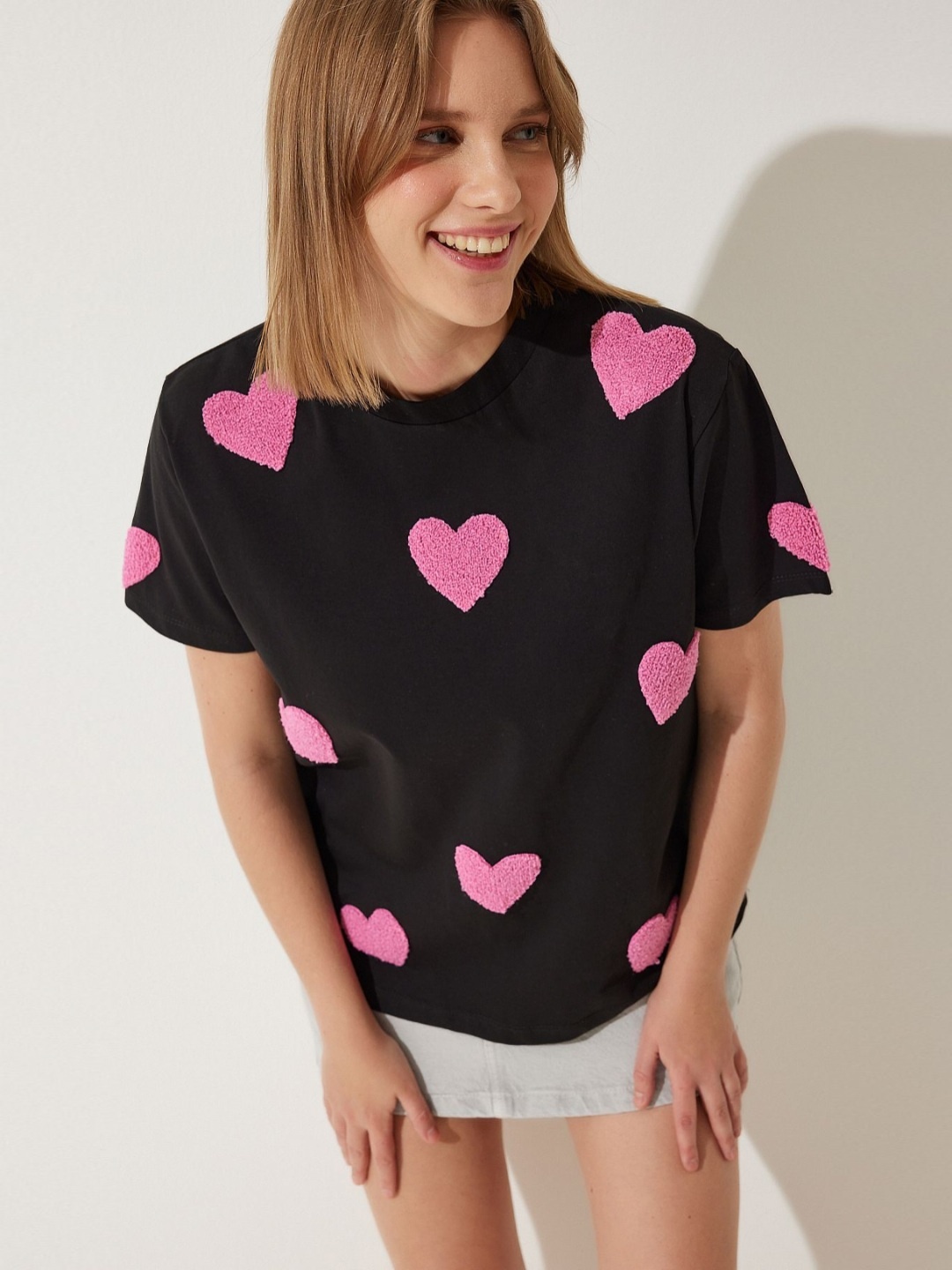

Happiness istanbul Women Solid Round Neck Cotton T-Shirt, Na