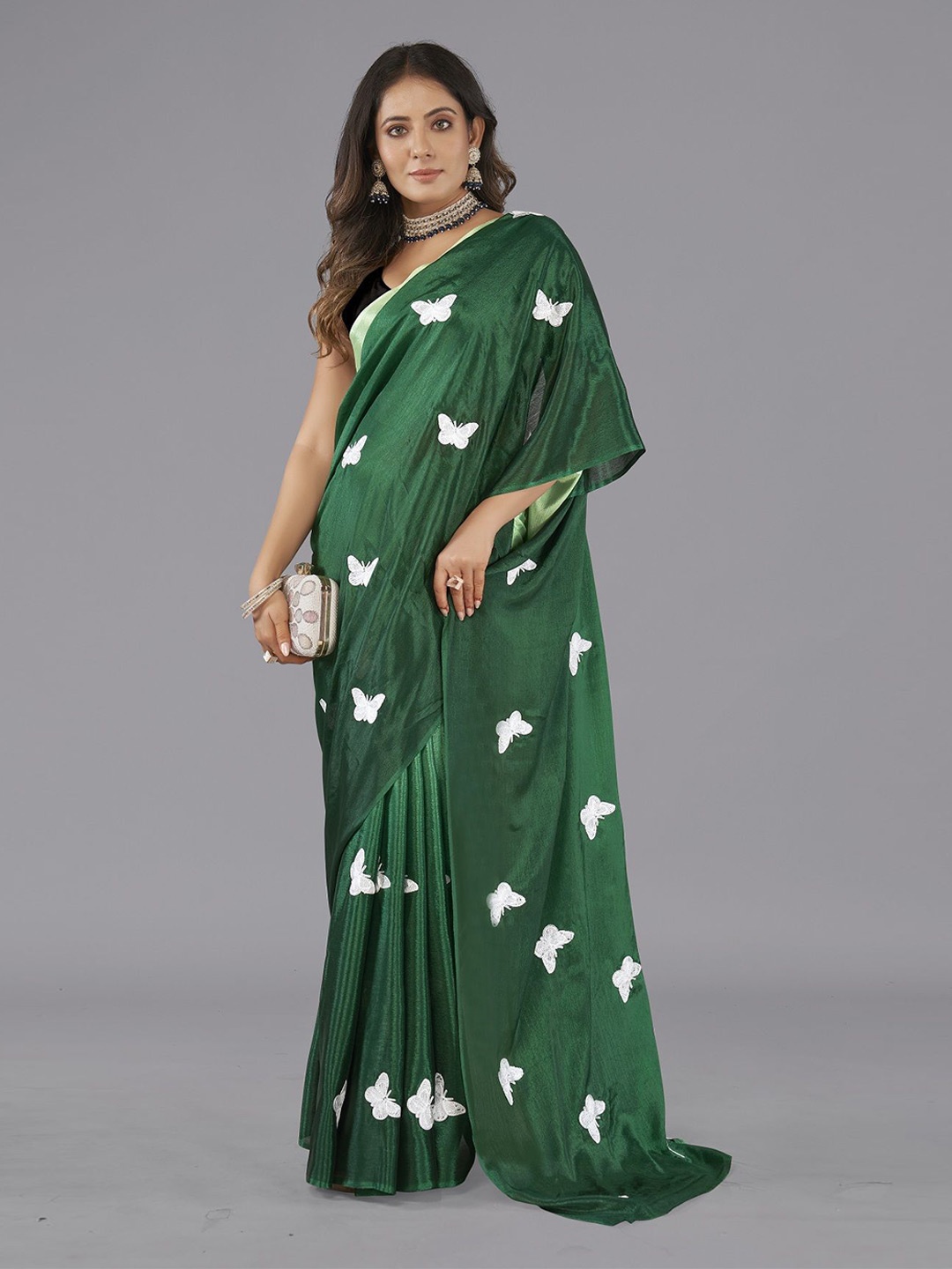 

Aika Solid Embroidered Pure Chiffon Saree, Green