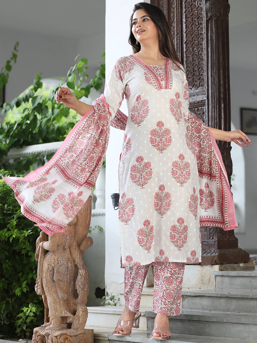 

G4Girl Floral Printed Square Neck Pure Cotton Straight Kurta with Trousers & Dupatta, Peach