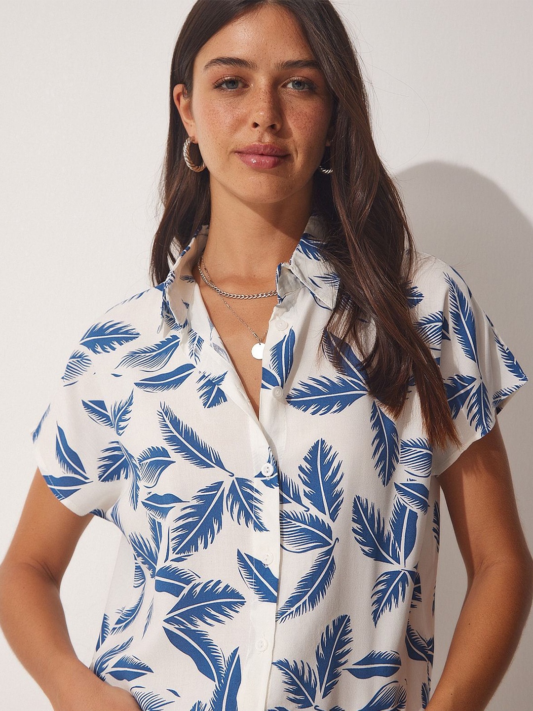 

Happiness istanbul Women Floral Opaque Printed Casual Shirt, Na
