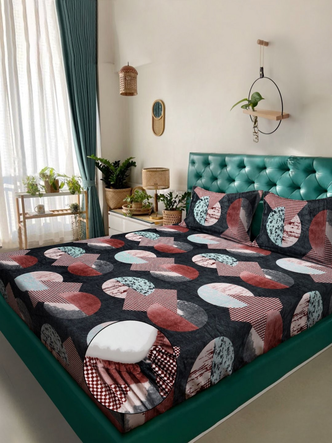 

KLOTTHE Green & Red Geometric Printed 300 TC Fitted Woolen King Bedsheet & 2 Pillow Covers