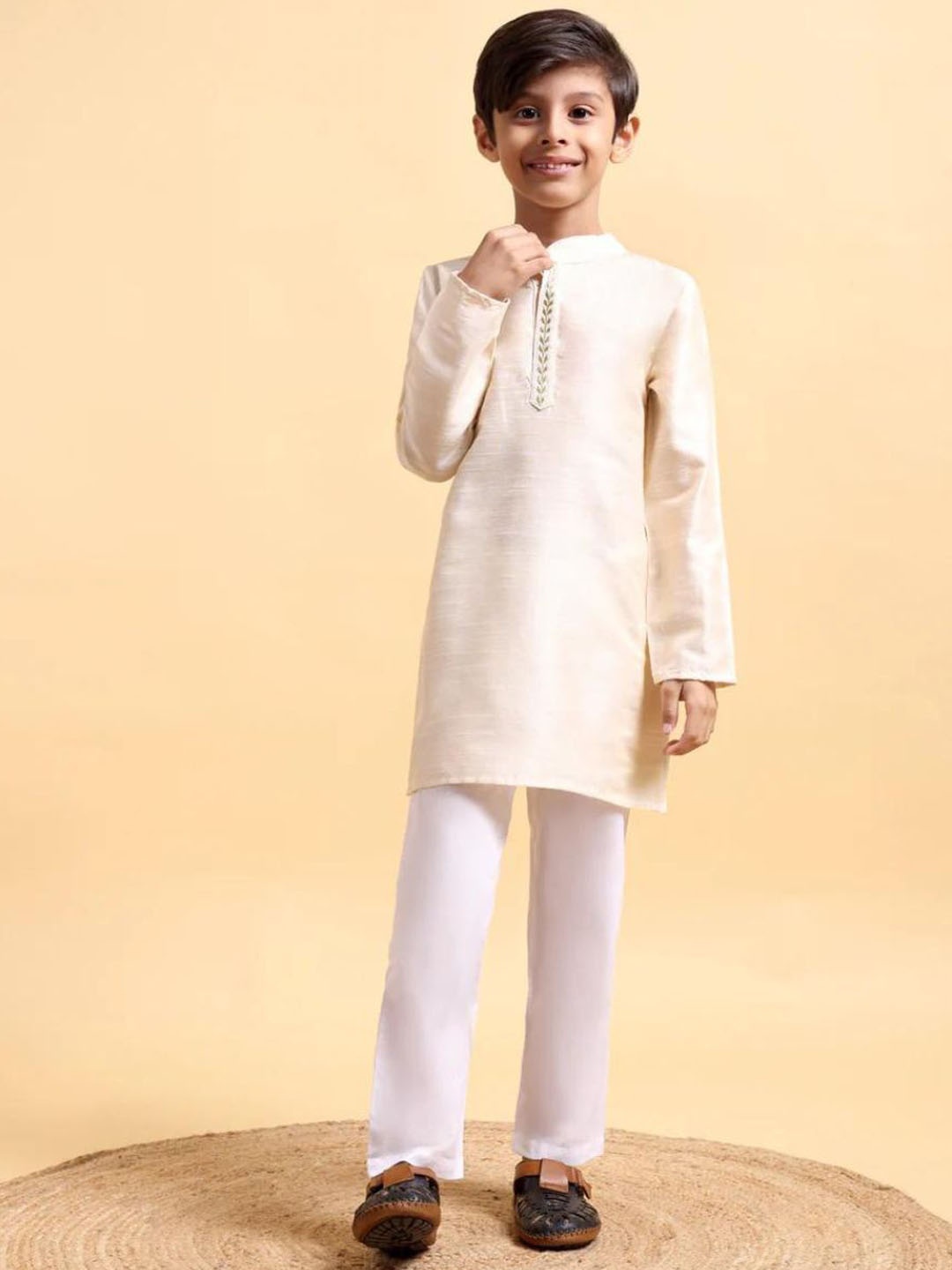 

Mera Rang Boys Mandarin Collar Zari Cotton Silk Straight Kurta With Pyjama, Cream