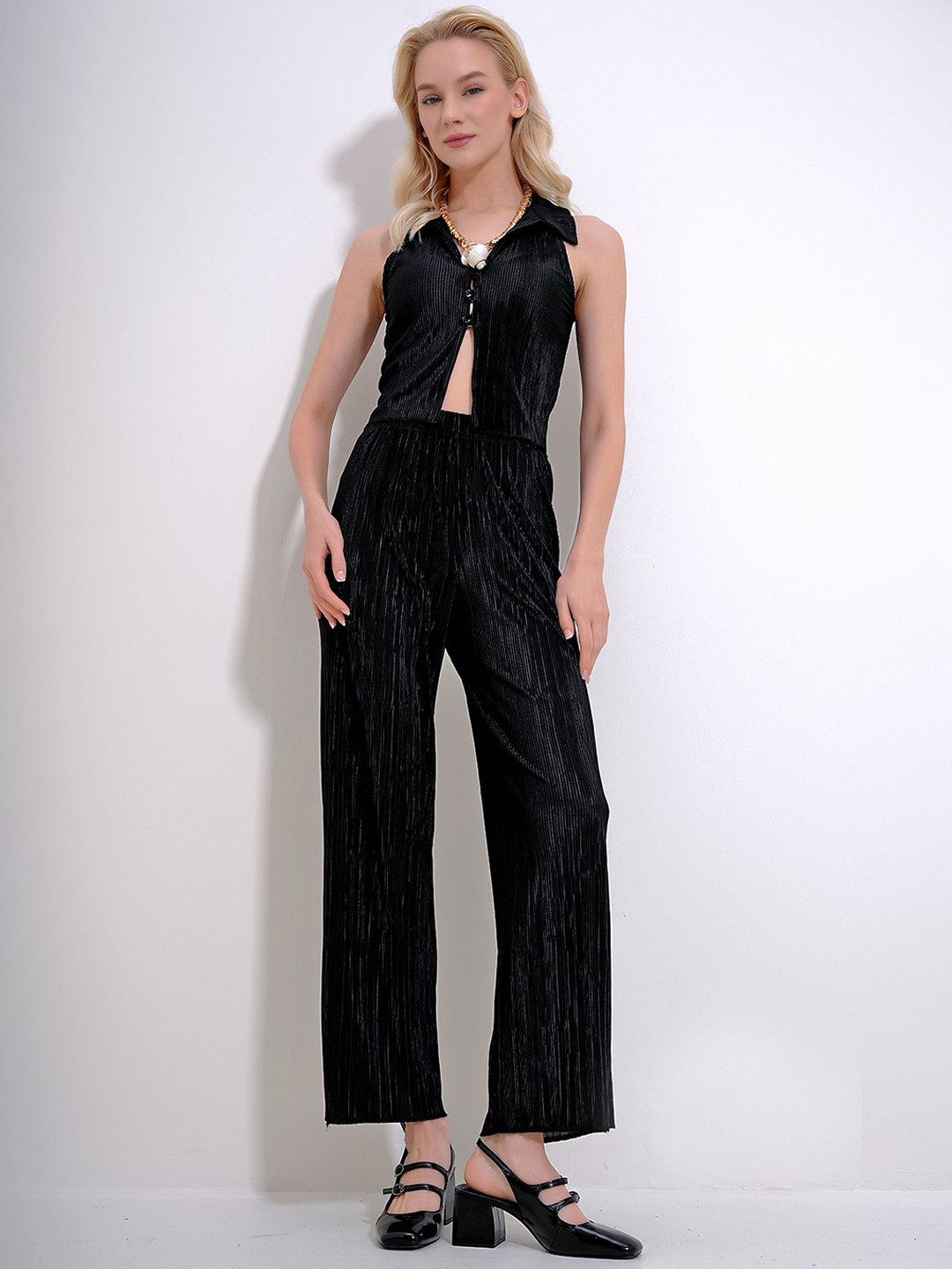 

Trend Alacati stili Self Design Pure Cotton Top With Trousers, Black