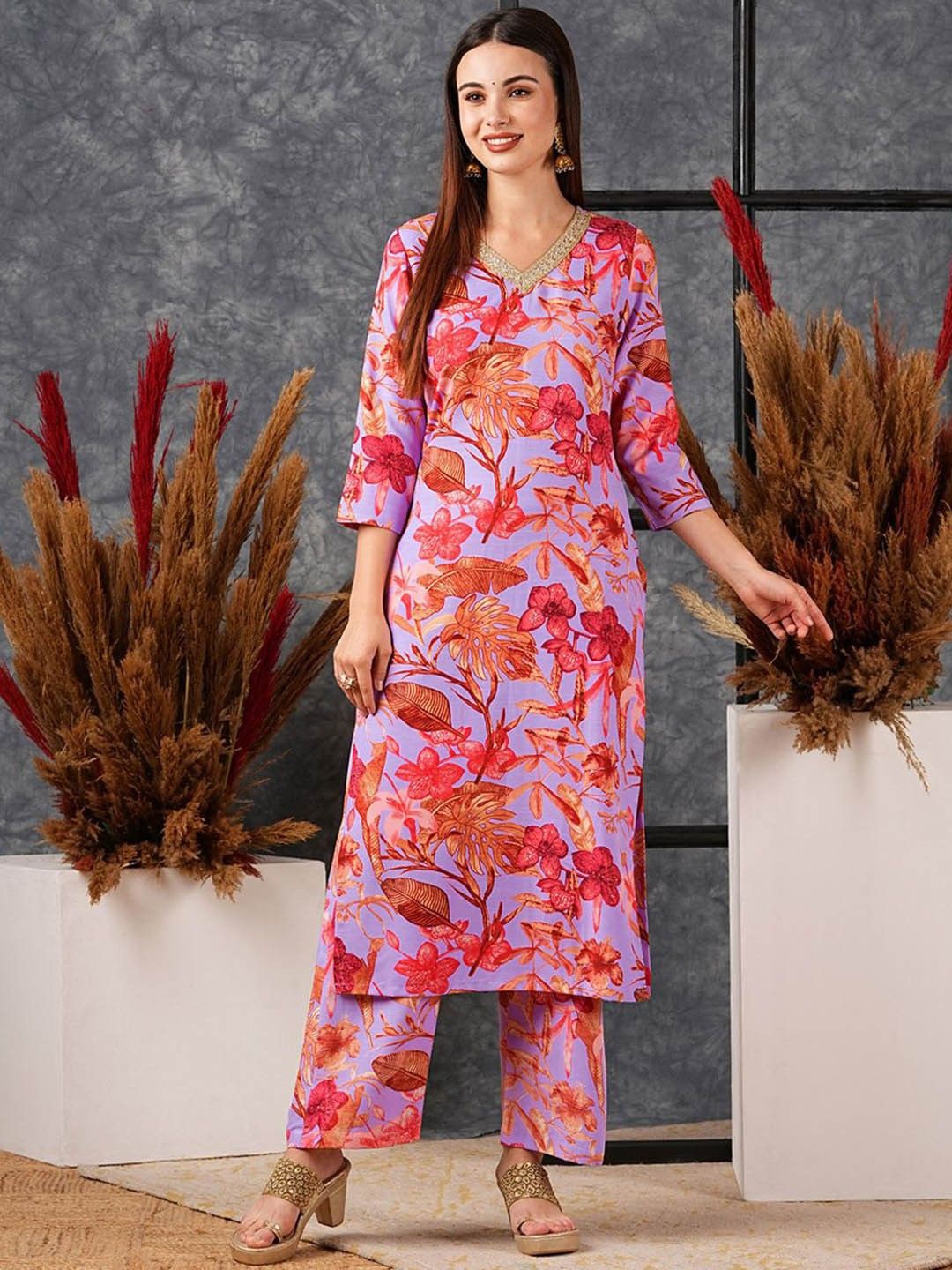 

GoSriKi Floral Printed V-Neck Straight Kurta With Palazzos, Purple