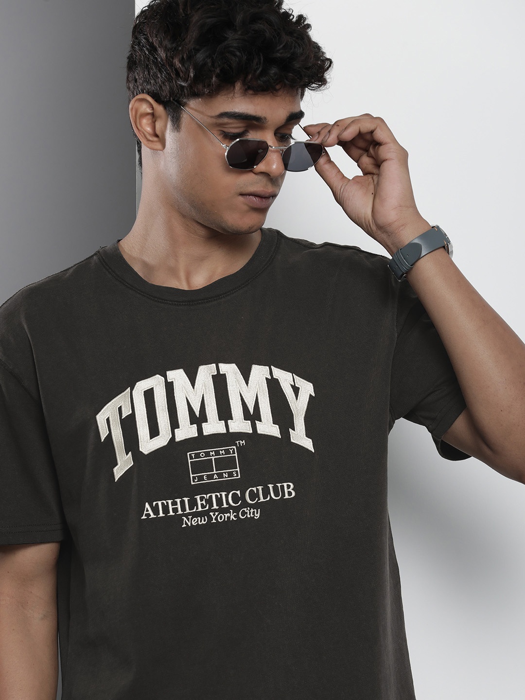 

Tommy Hilfiger Men Brand Logo Printed Pure Cotton T-shirt, Black