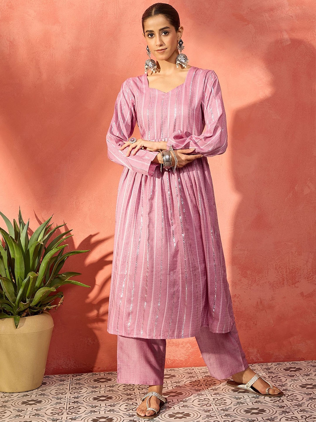 

Sangria Sweetheart Neck A-Line Kurta With Trouser, Pink