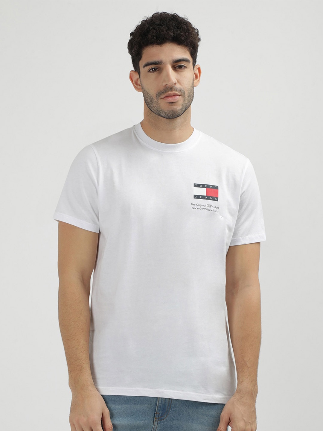 

Tommy Hilfiger Men Typography Applique Slim Fit T-shirt, White