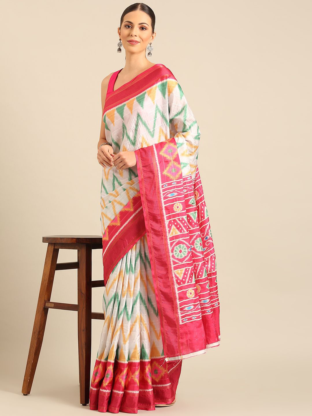 

Ishin Ethnic Motifs Saree With Blouse Piece, White