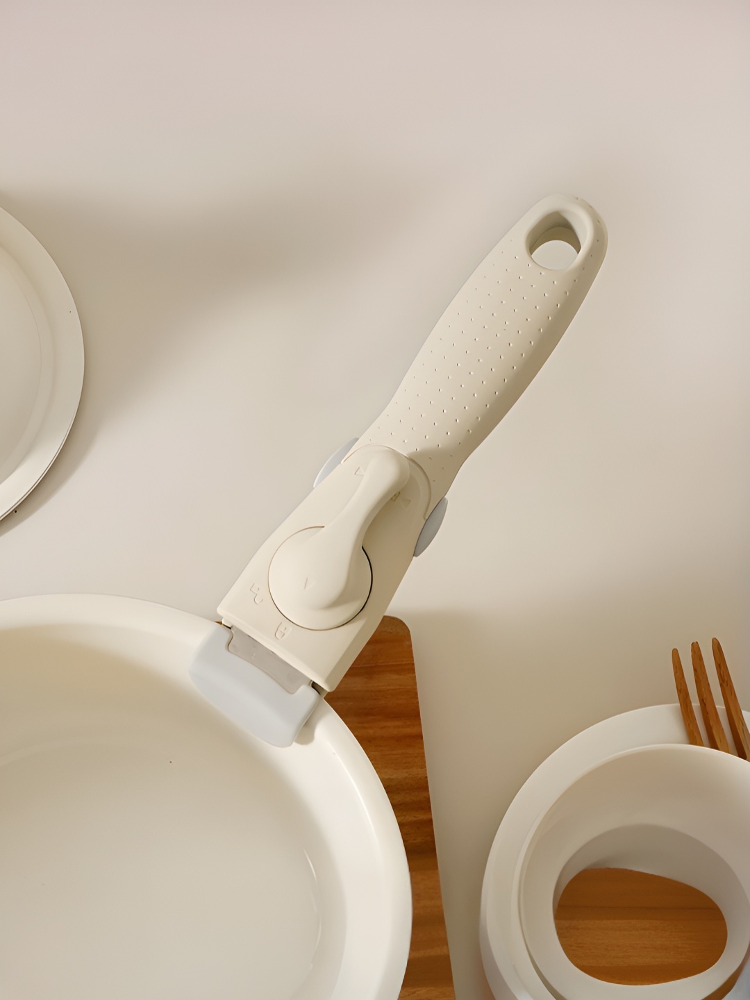 

UMAI White Detachable Cookware Handle, Cream