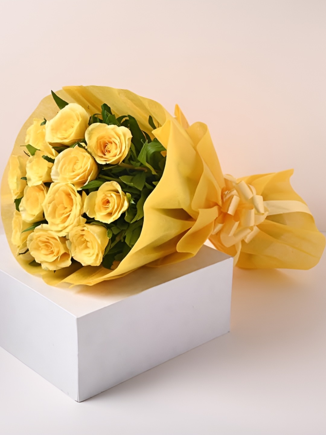 

Floweraura yellow and Green 12 Pieces Roses Fresh Live Flowers Bouquet