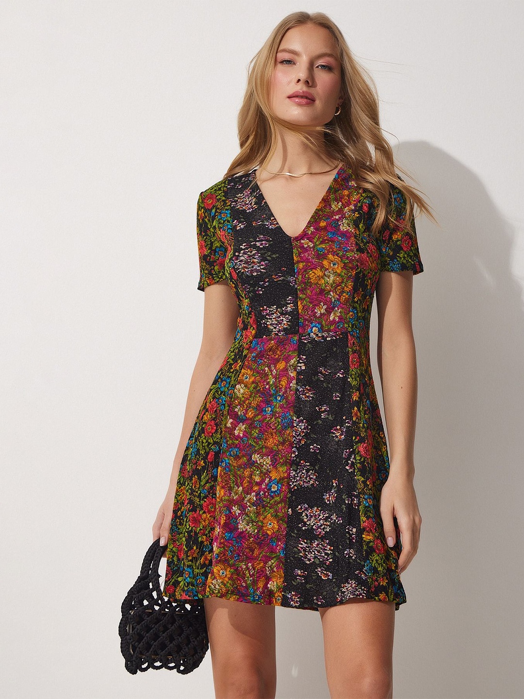 

Happiness istanbul Women Floral Printed V-Neck Fit & Flare Dress, Na