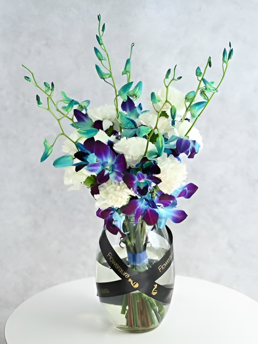 

Floweraura White & Blue 20 Pieces Fresh Carnations Bouquet