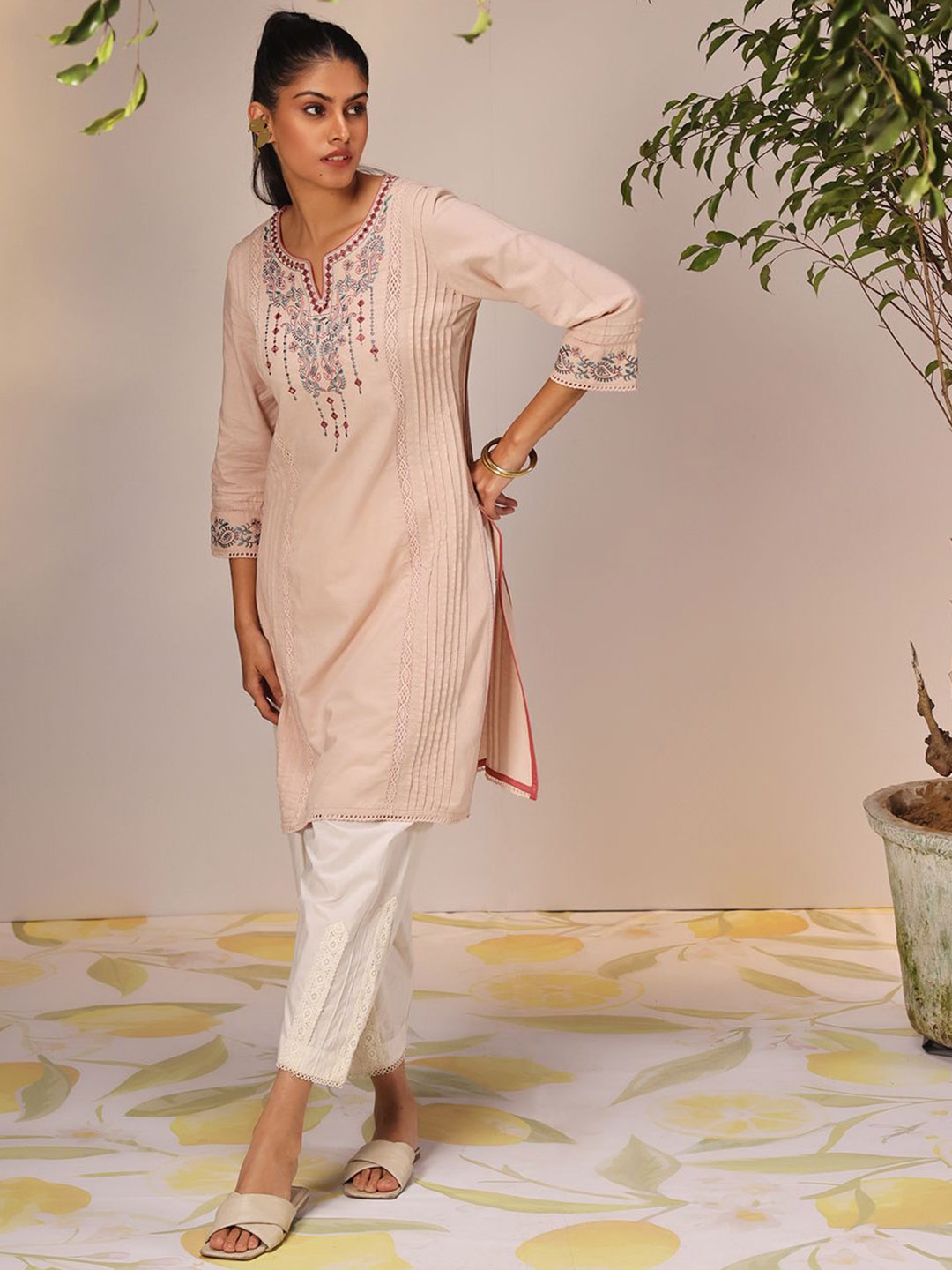 

Lakshita Paisley Embroidered Cotton Linen Kurta, Pink