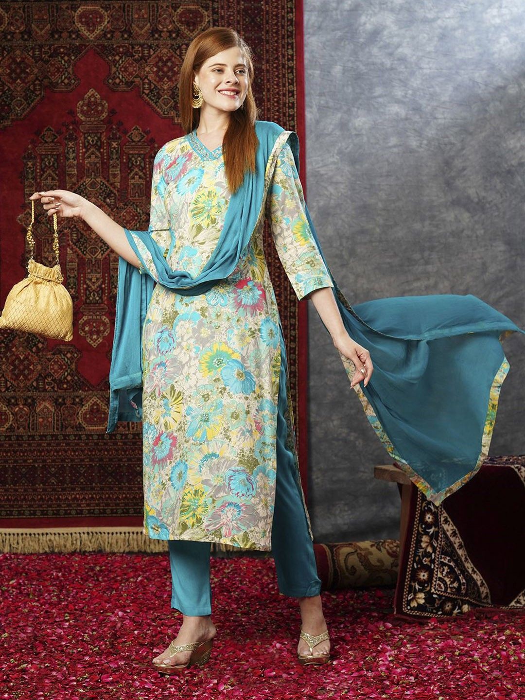 

GoSriKi Women Floral Printed Regular Kurta with Trousers & With Dupatta, Turquoise blue
