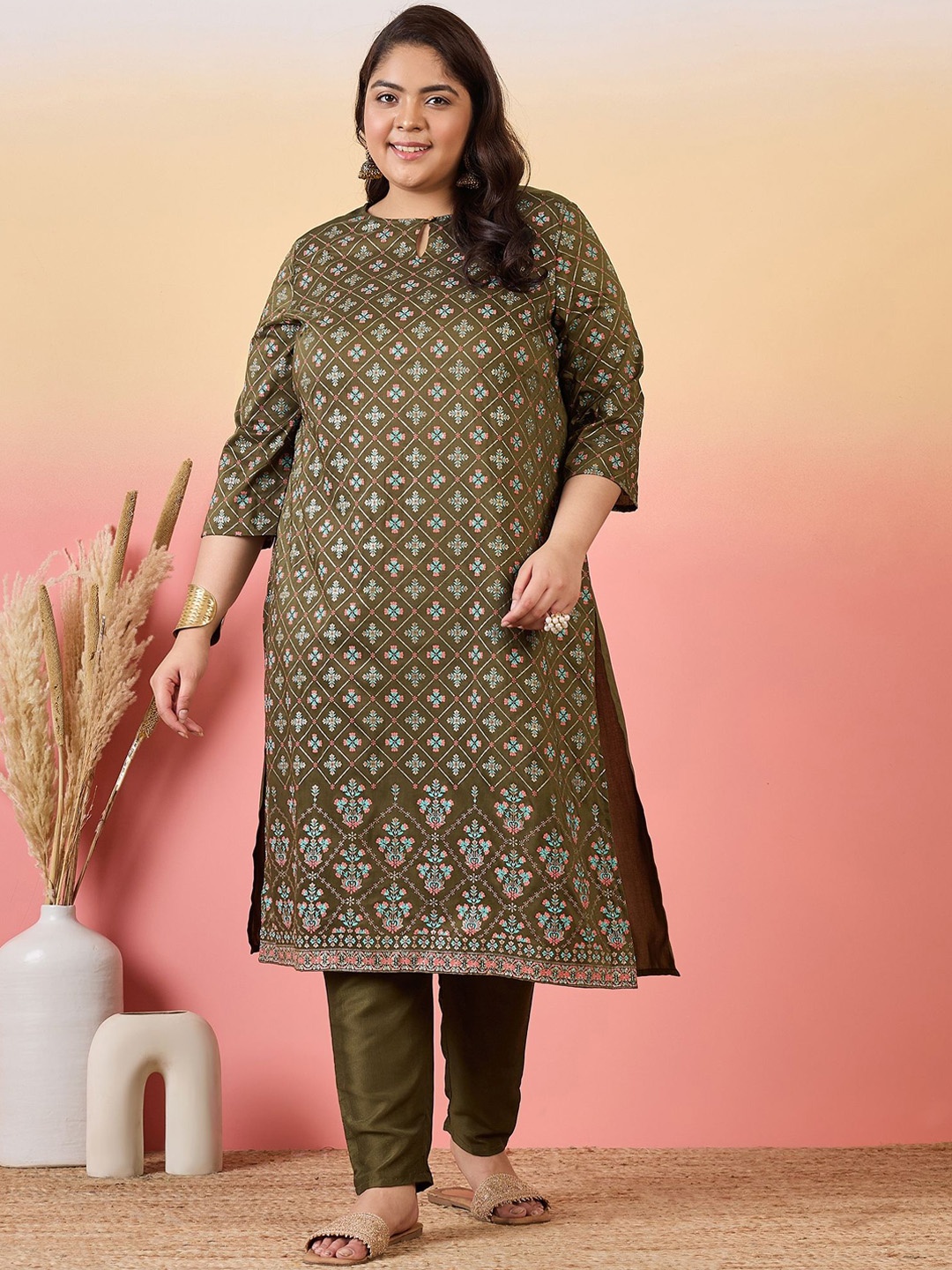 

Sztori Women Floral Printed Regular Kurta with Trousers, Olive