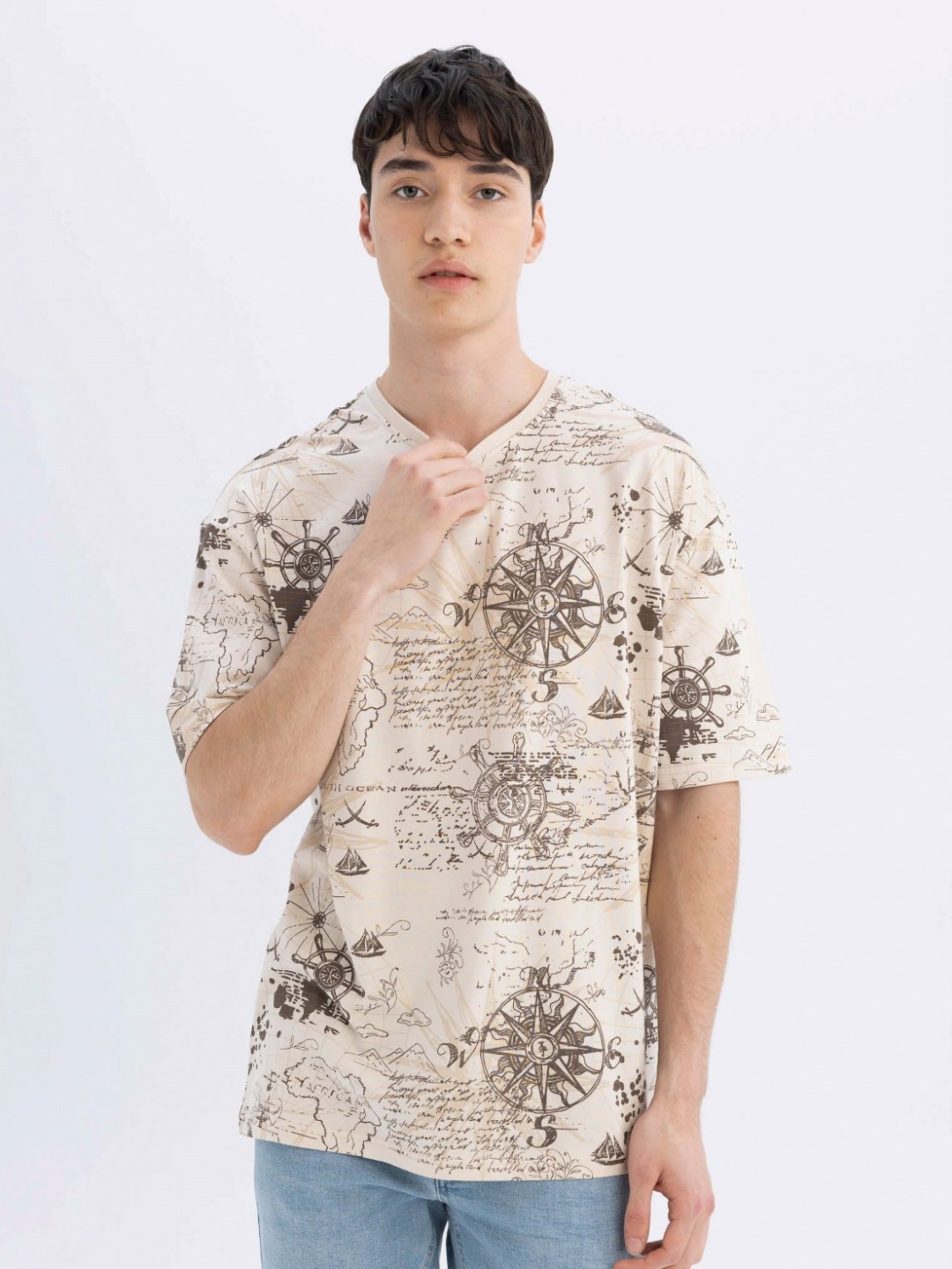 

DeFacto Men Floral Printed Pockets T-shirt, Na