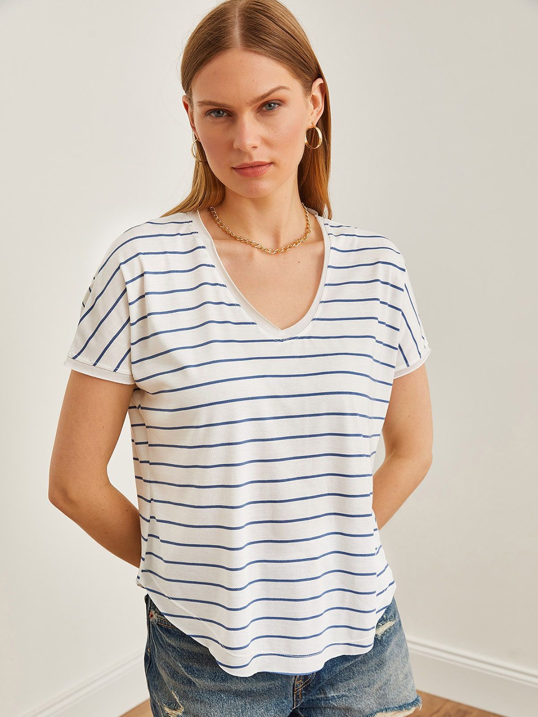 

Olalook Women Striped V-Neck Extended Sleeves Pockets T-shirt, Na