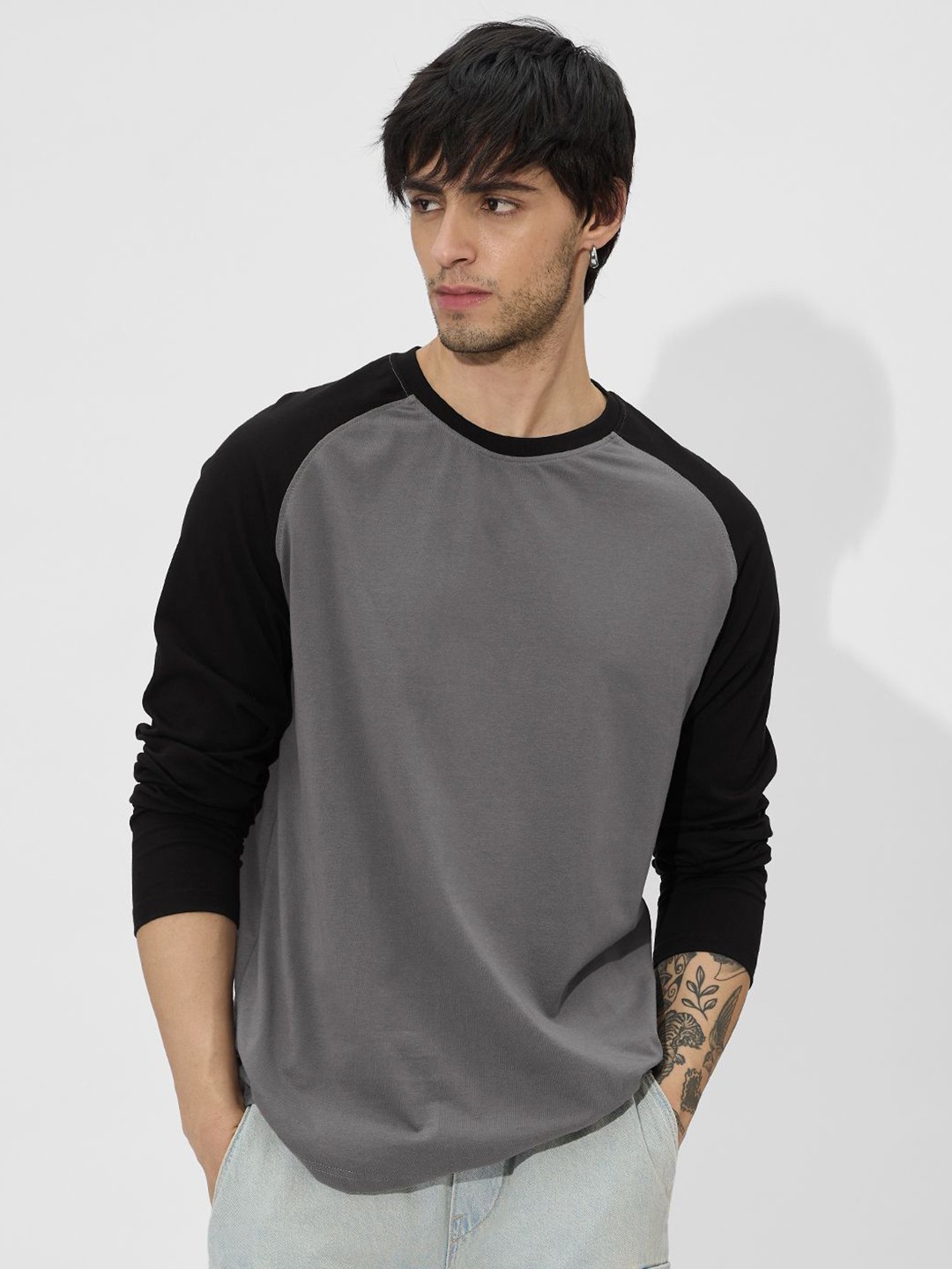 

The Souled Store Men Solid Round Neck Cotton T-Shirt, Grey