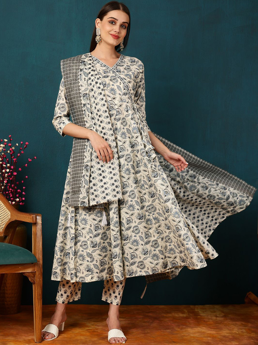 

KIMAYRA Floral Printed Thread Work Pure Cotton Anarkali Kurta with Trousers & Dupatta, White