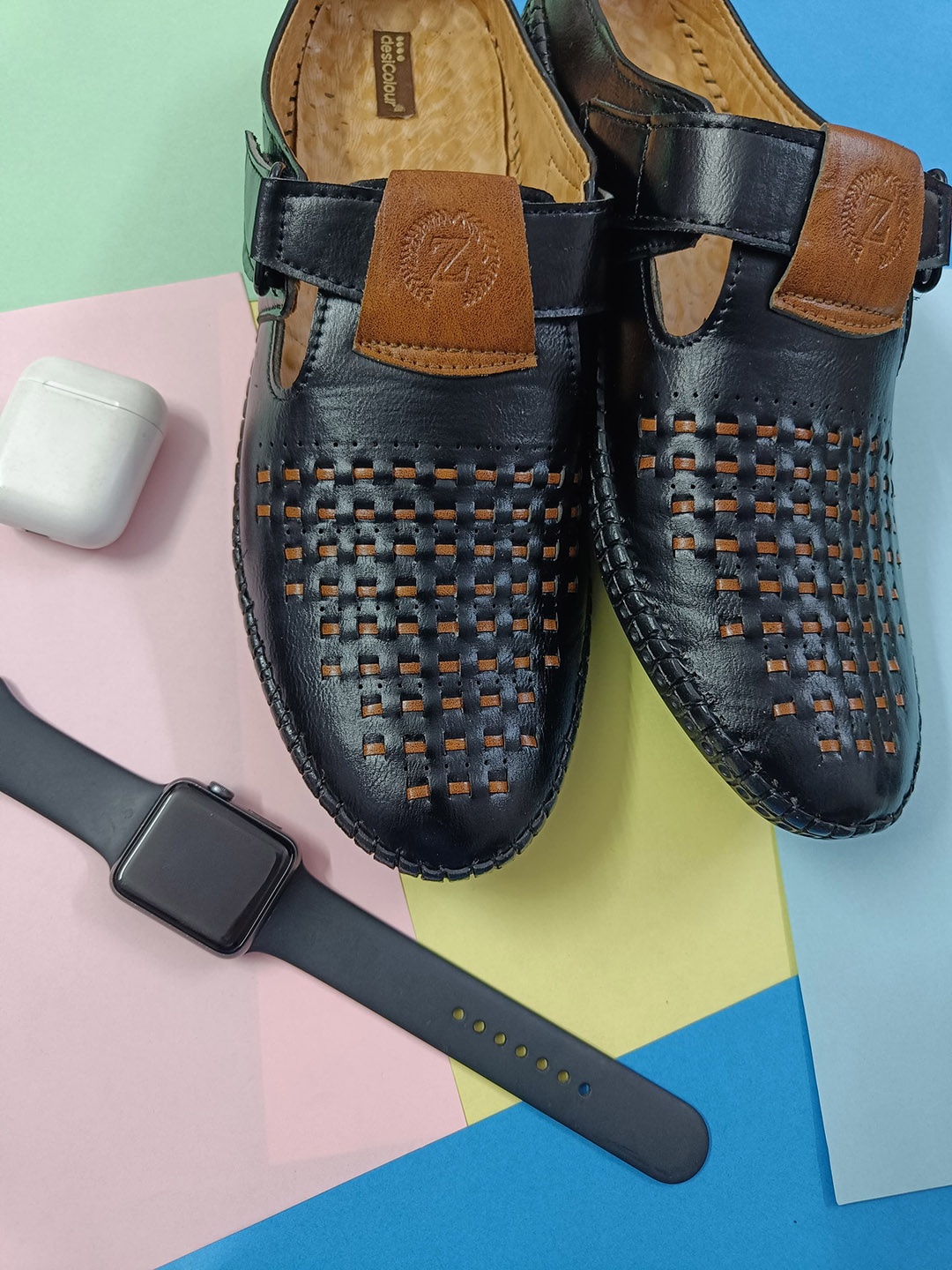 

DESI COLOUR Men Textured Shoe-Style Sandals, Black