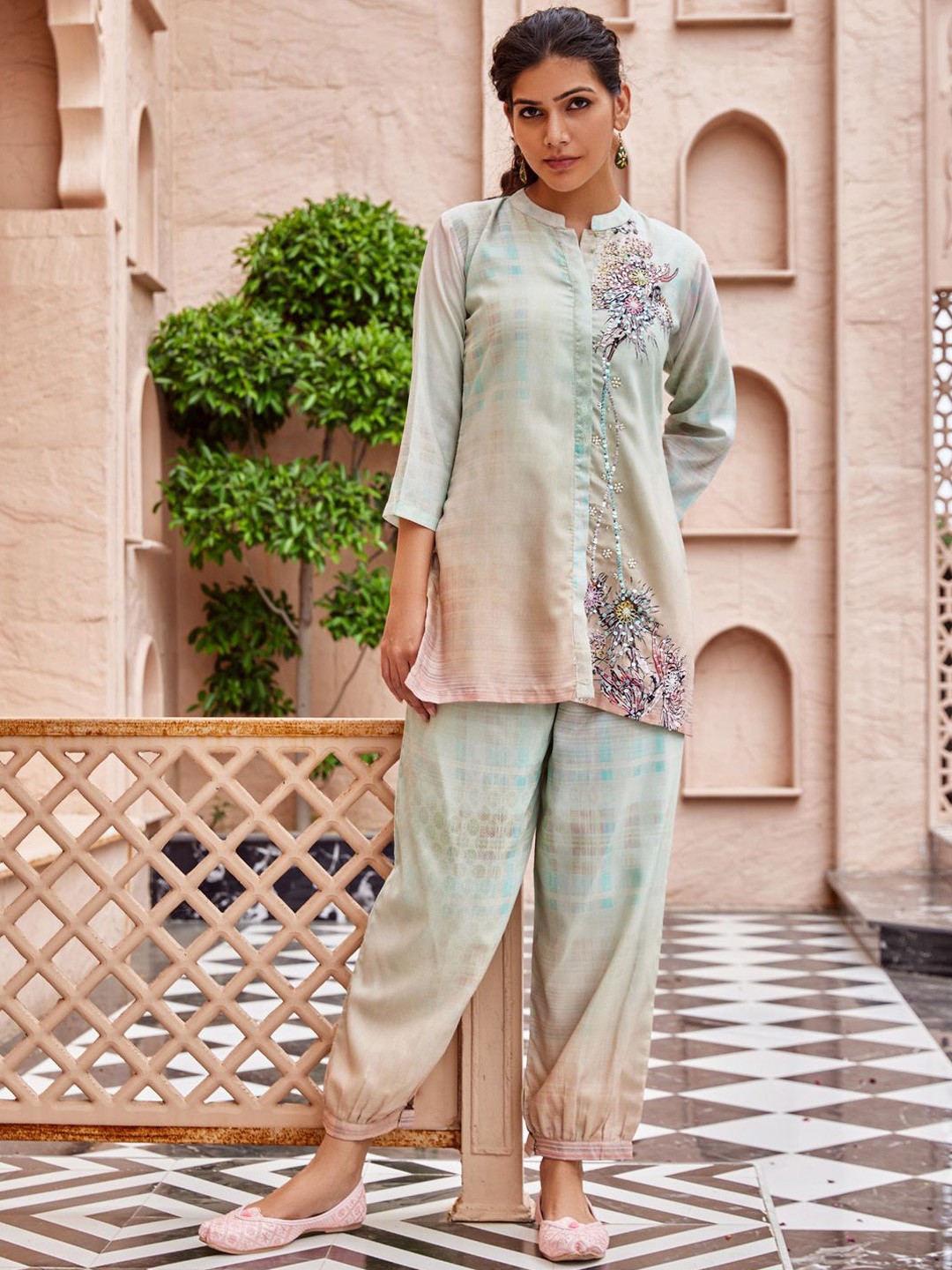 

WOMEN PLUS Sequin Embroidered Mandarin Collar Tunic & Trousers, Green