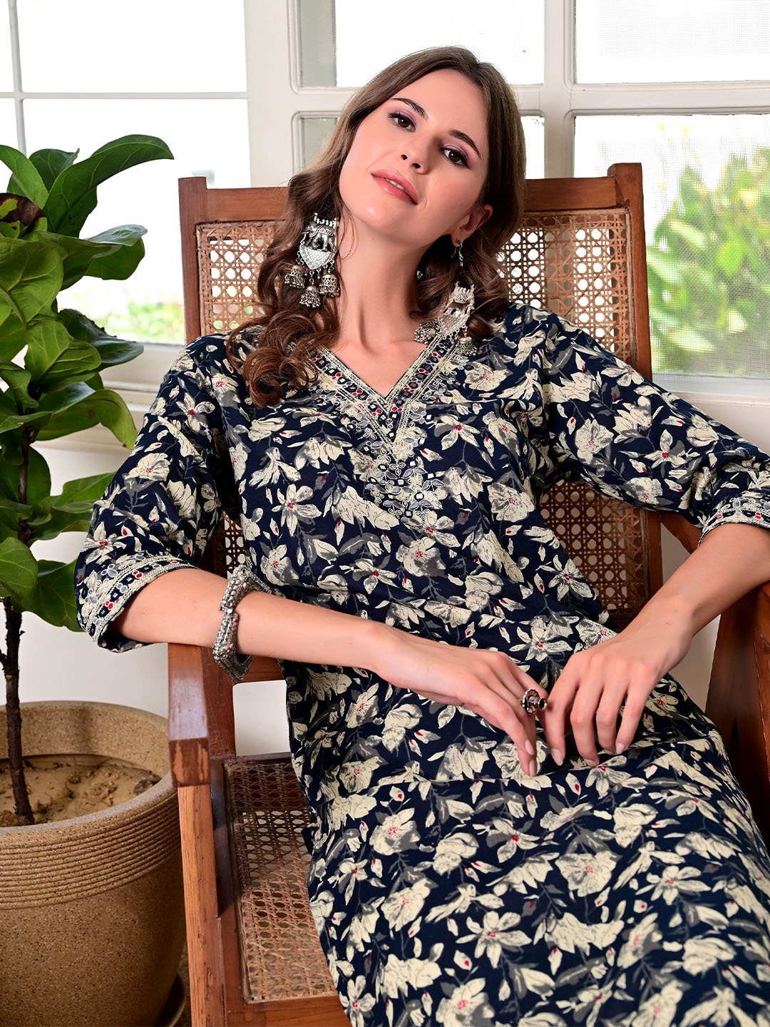 

Chandbaali Women Floral Printed Mirror Work Kurta, Blue