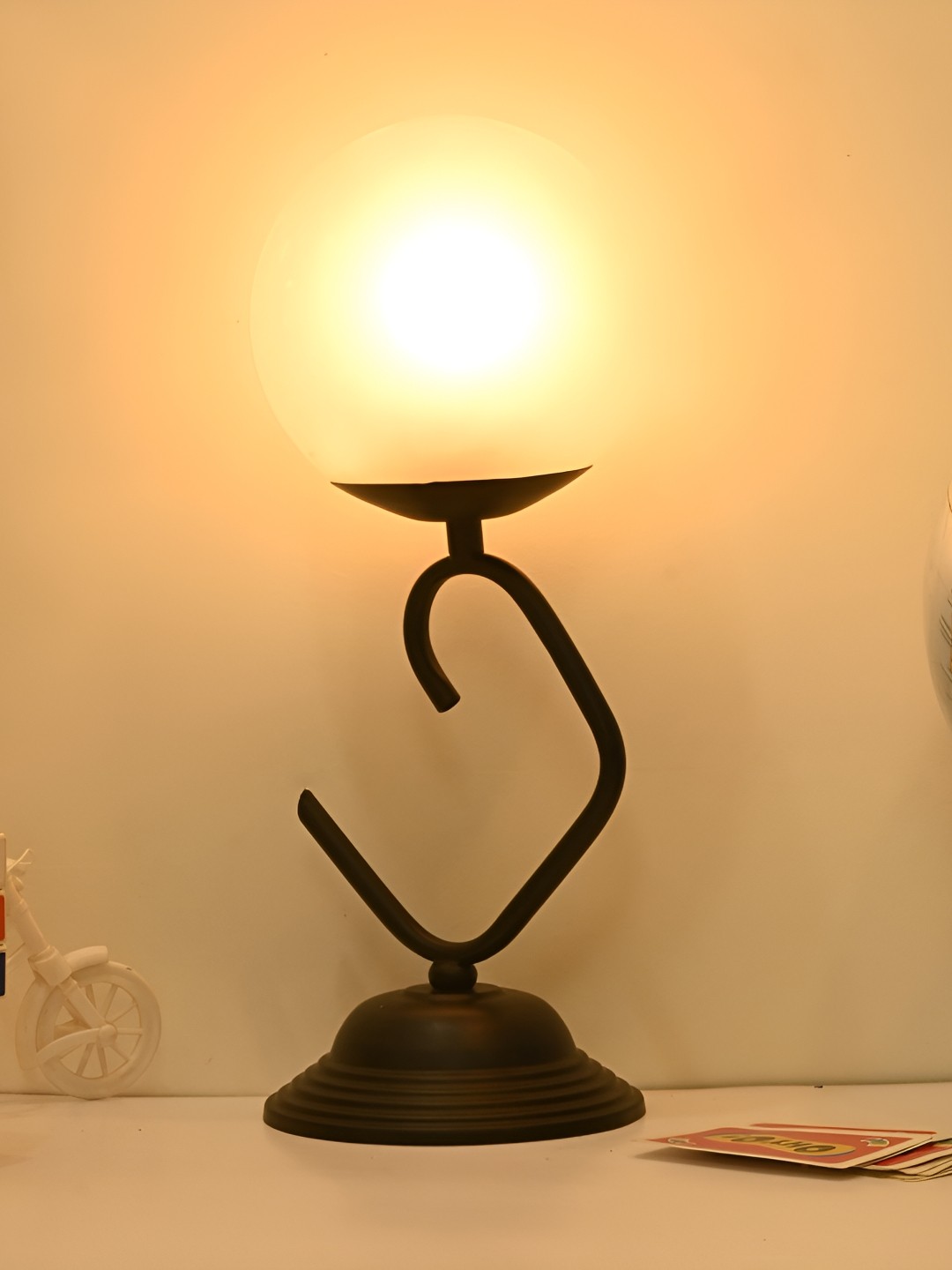 

Afast White & Black Textured Traditional Spherical Glass Table Lamp With Adjustable Cord