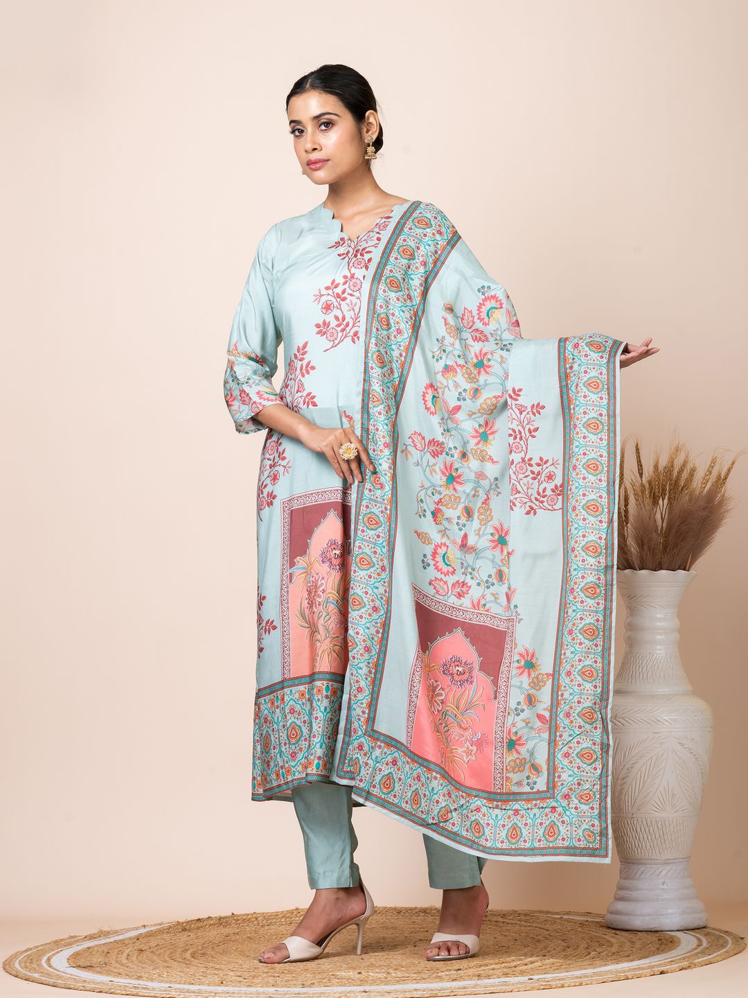 

SARSO Ethnic Motifs Printed V-Neck Straight Kurta, Blue