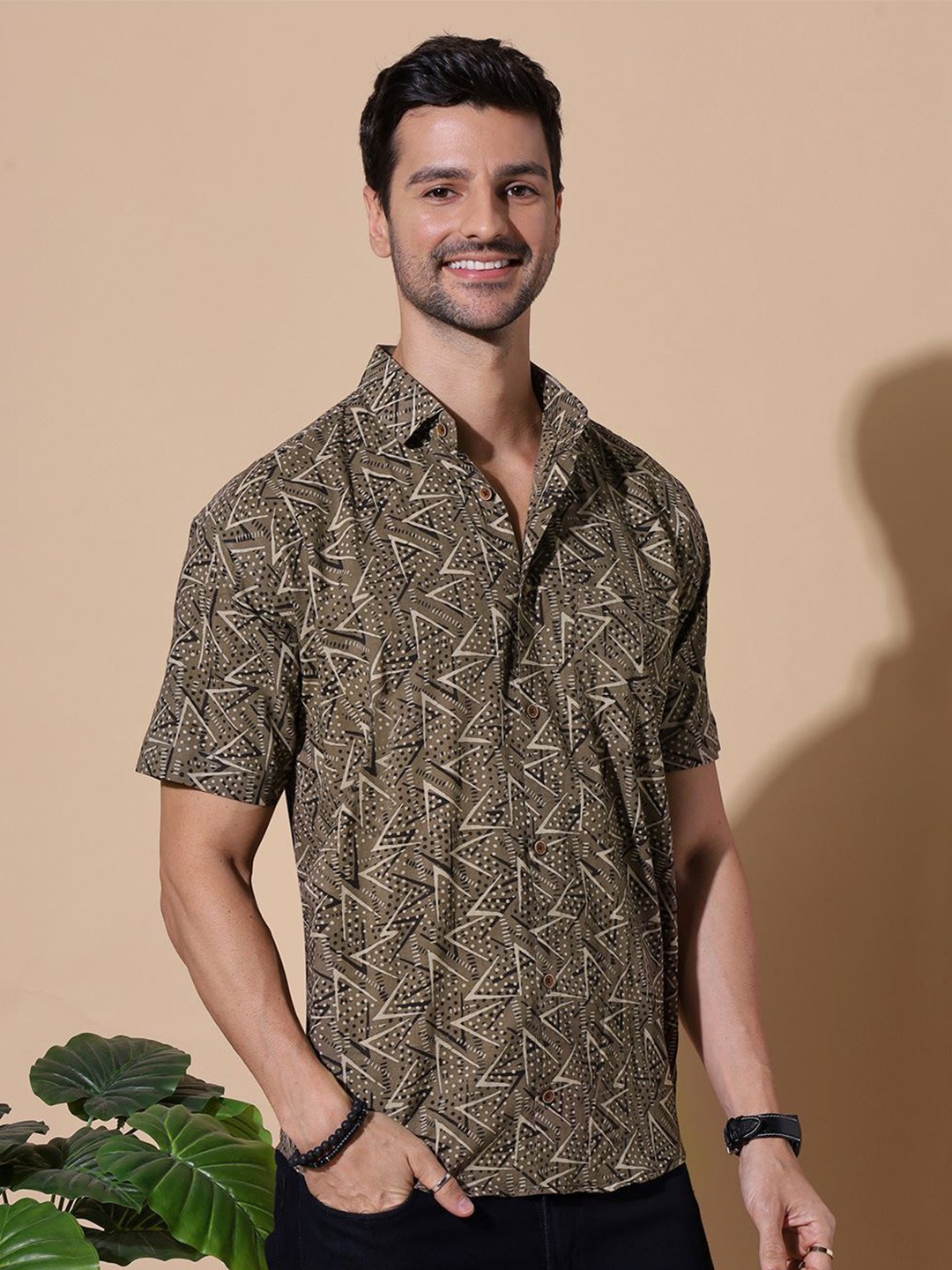 

MOSHI Men Comfort Opaque Printed Casual Shirt, Brown