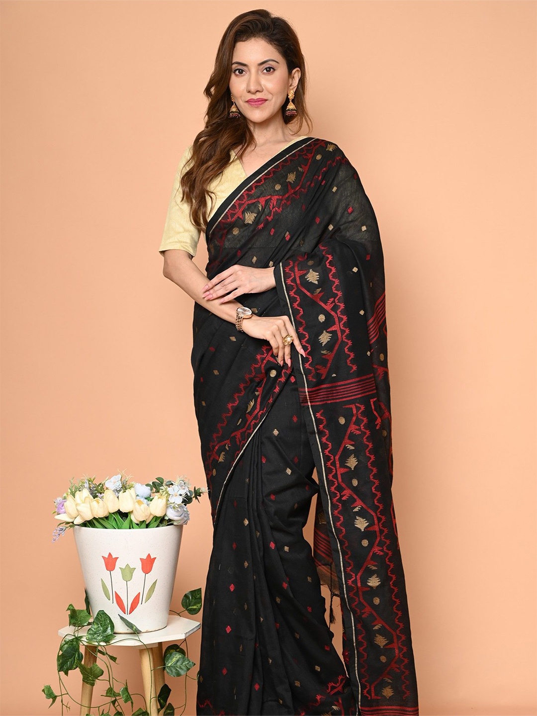 

BEATITUDE Woven Design Zari Pure Cotton Saree, Black