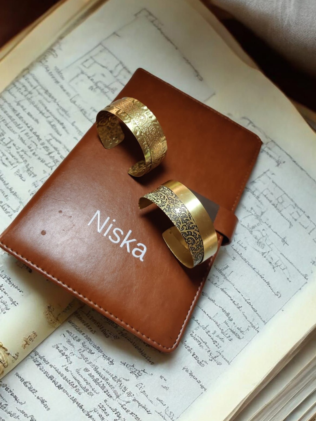 

Niska Set Of 2 Gold-Plated Cuff Bracelets