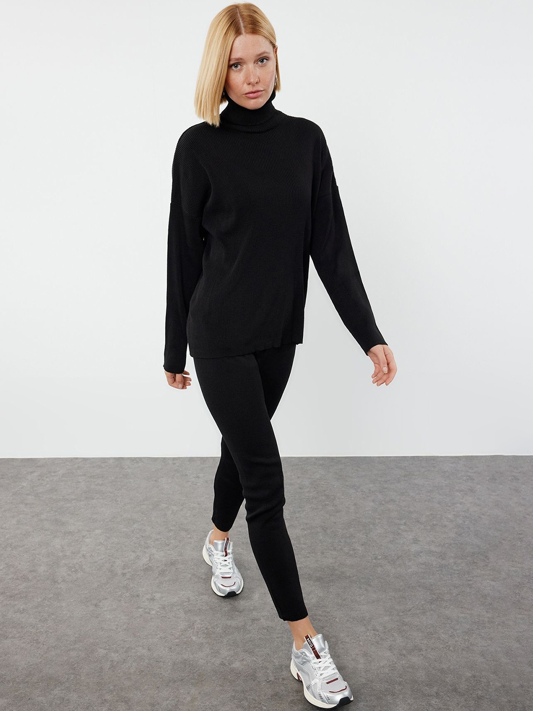 

Trendyol High Neck Acrylic Sweatshirt & Leggings, Black