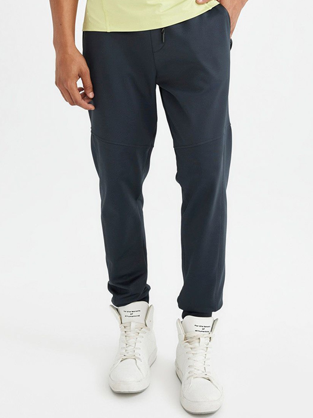 

DeFacto Men Solid Regular Trousers, Grey