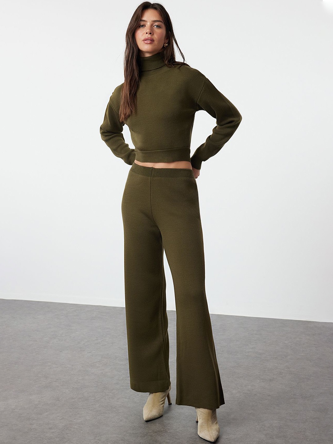 

Trendyol High Neck Acrylic Top With Trousers, Khaki