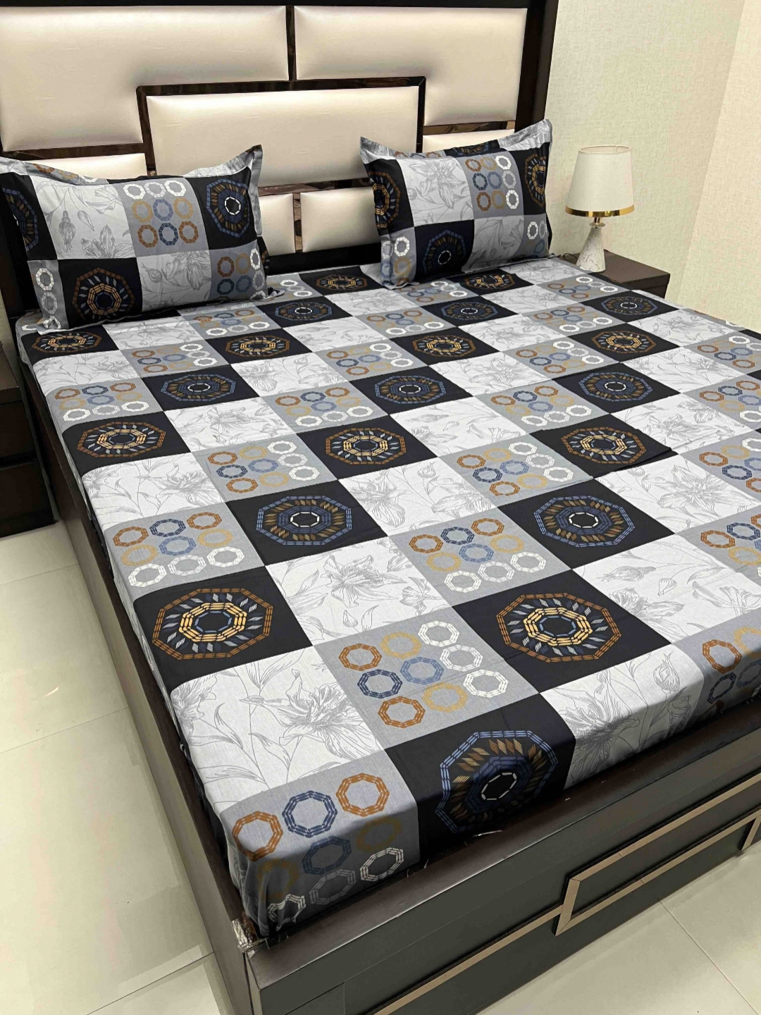 

Pure Decor velar sib Grey & White Pure Cotton King Bedsheet with 2 Pillow Covers
