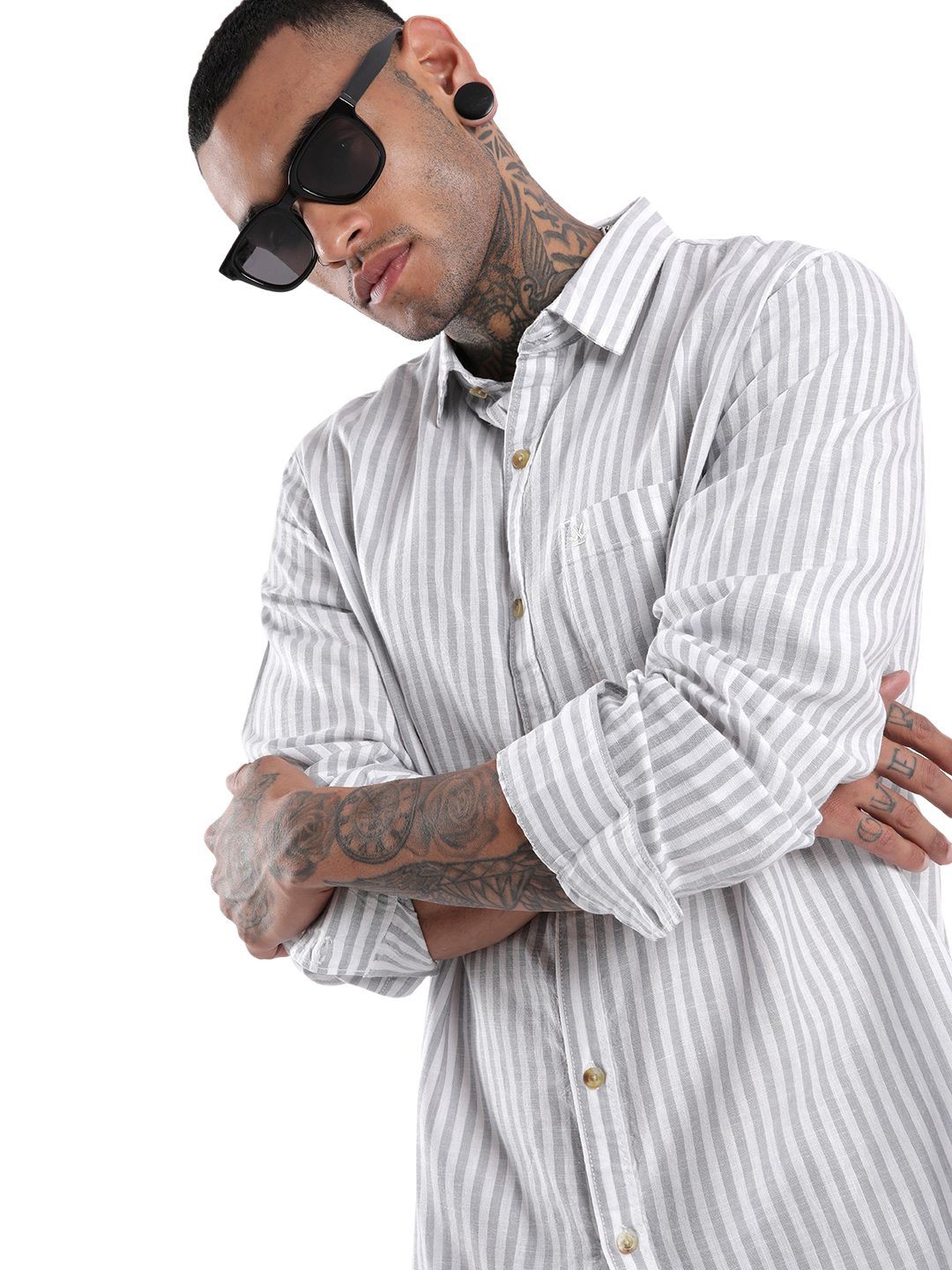 

WROGN Men Custom Opaque Striped Casual Shirt, Grey