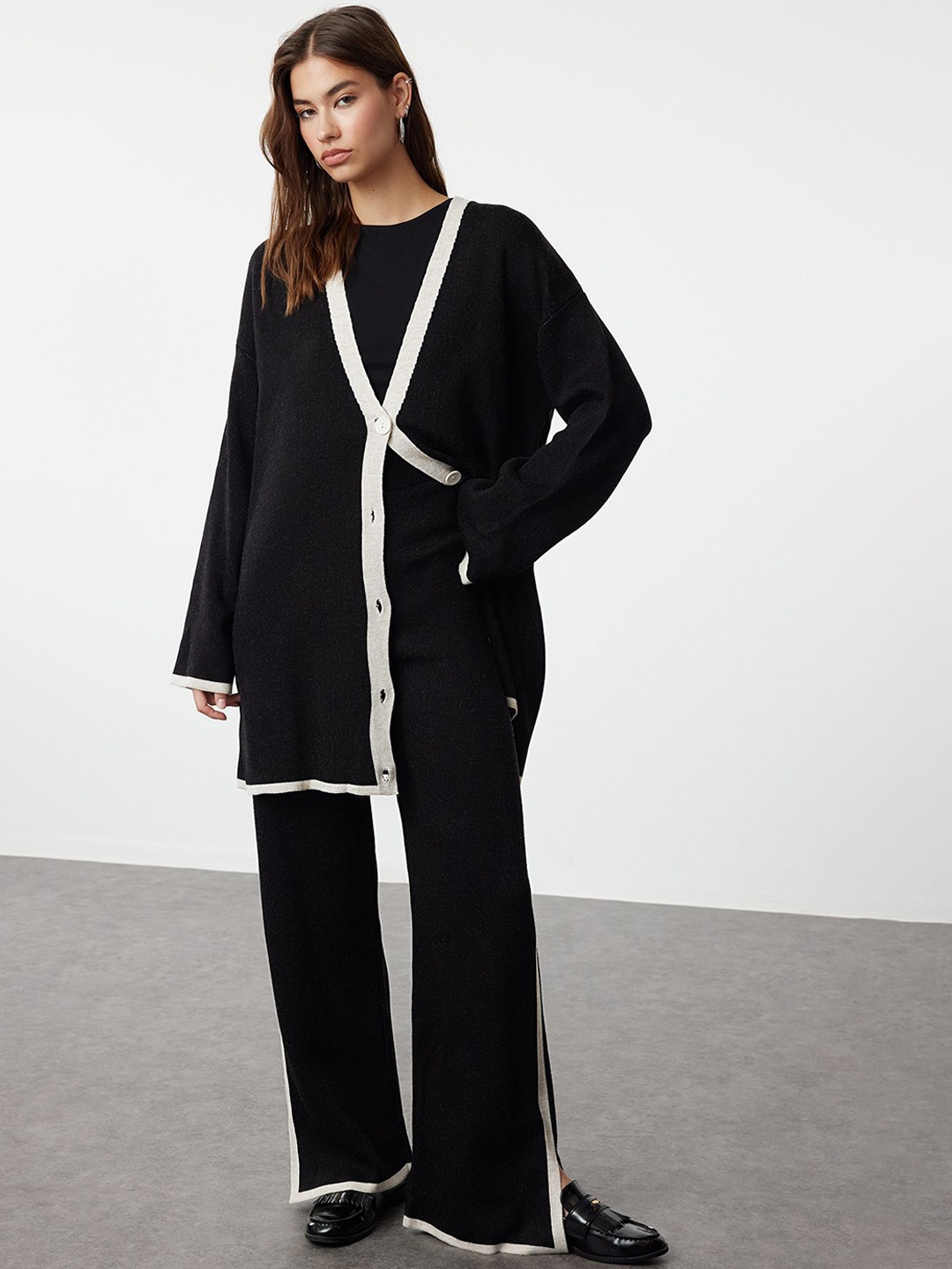 

Trendyol V-Neck Acrylic Sweater With Trousers, Black