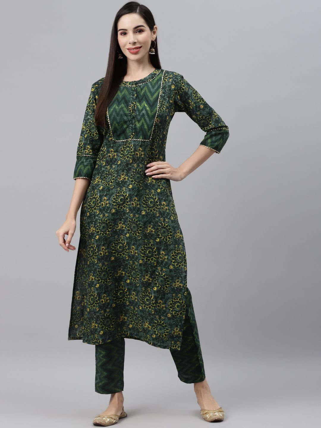 

Indibelle Women Floral Printed Flared Sleeves Sequinned Kurta, Green