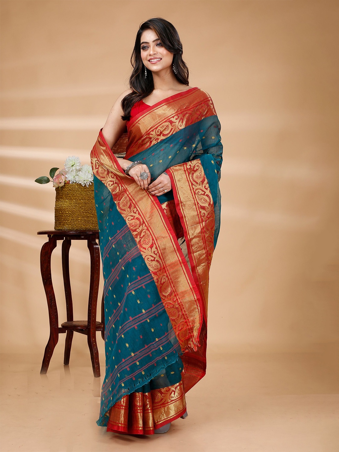 

PuJoy Woven Design Zari Pure Cotton Taant Saree, Green