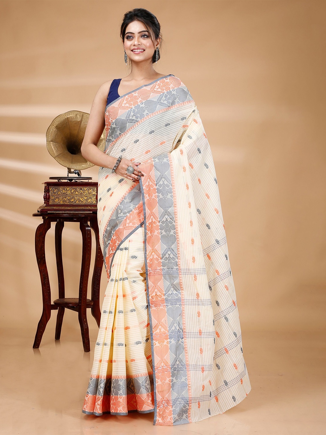 

PuJoy Woven Design Pure Cotton Taant Saree, White